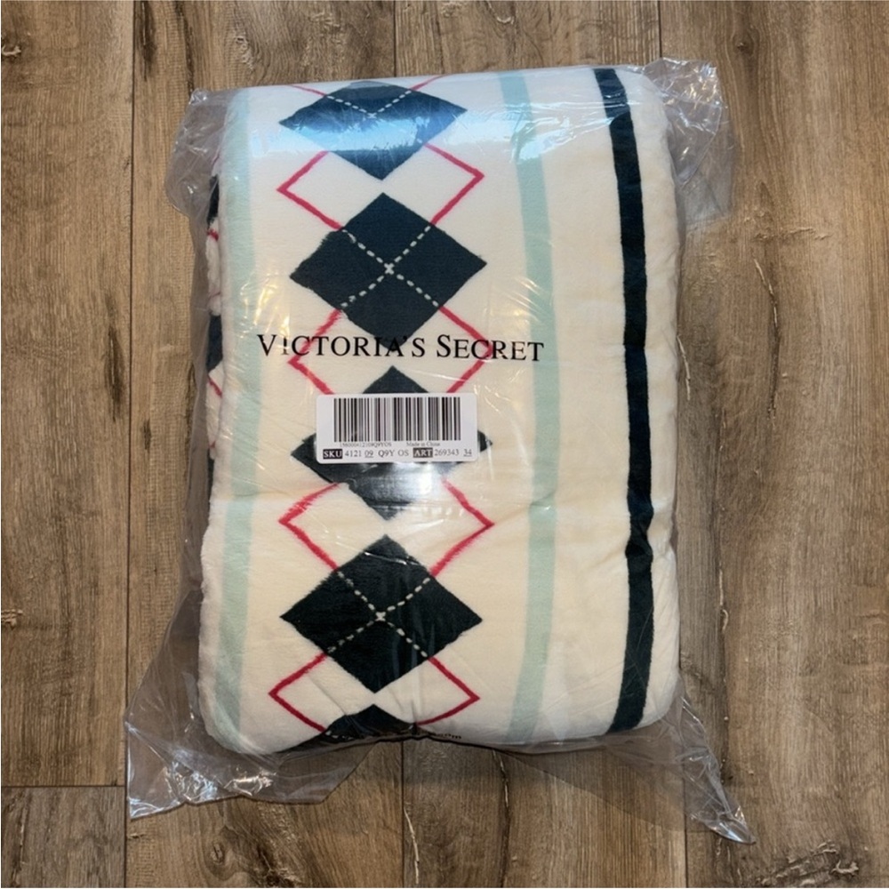 PINK Victoria’s Secret Throw Blanket - Picture 2 of 3
